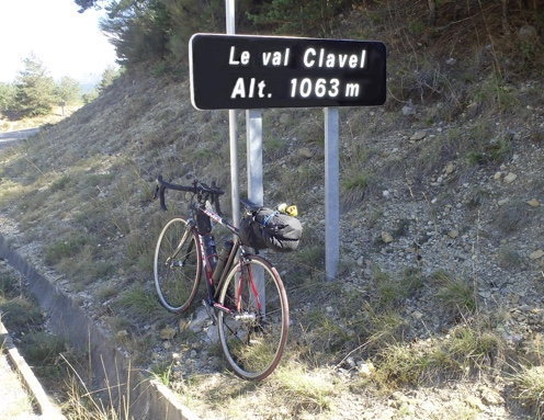 Photo du panneau routier « Le val Clavel »